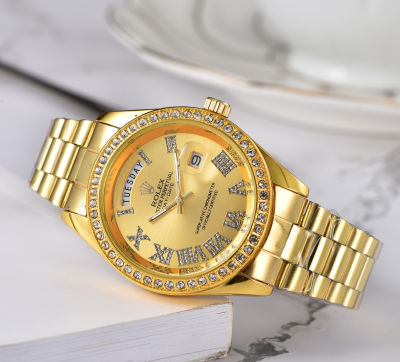 นาฬิกาสำหรับผู้ชายนาฬิกาข้อมือหรูหราของผู้ชายนาฬิกาควอตซ์ลำลองธุรกิจคุณภาพสูงสีทองสายสแตนเลส