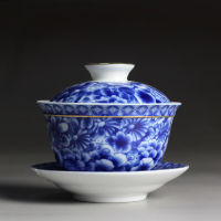 ชามชาชุดน้ำชาจีน Jingdezhen ย้อนยุคสีฟ้าและสีขาวพอร์ซเลน Gaiwan เซรามิก Puer ถ้วยชาที่มีจานรองชุดขอบทอง Teaware