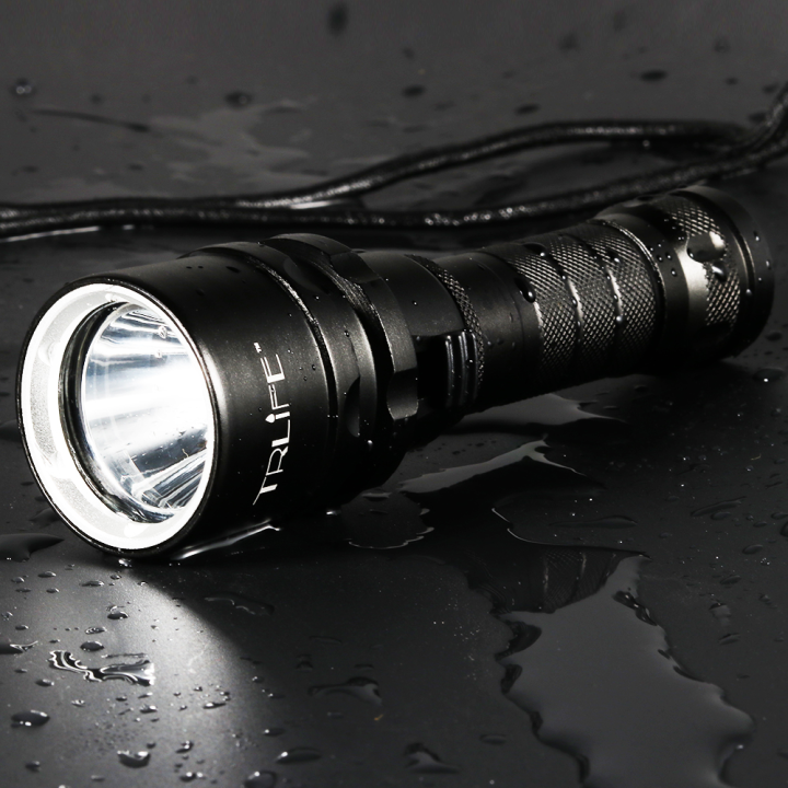 professional-scuba-diving-flashlight-ip8-waterproof-l2-200m-underwater-dive-light-torch-powered-by-18650-hand-rope