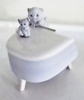 กล่องดนตรีไขลาน เซรามิก แมวแม่ลูกกับเปียโน (สินค้ามือสอง) ... Music Box Piano &amp; Cats  Ceramic (used)