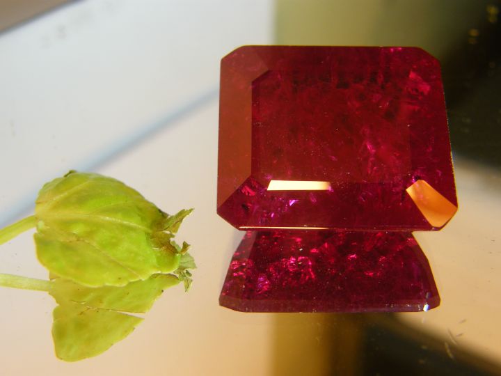 ทับทิม-ของเทียม-สีแดง-พลอย-ผ่านการเผา-20x15-มม-1เม็ด-32-กะรัต-lab-made-ruby-gemstone-20x15-mm-weight-32-carats-octagon-shape-1-piece