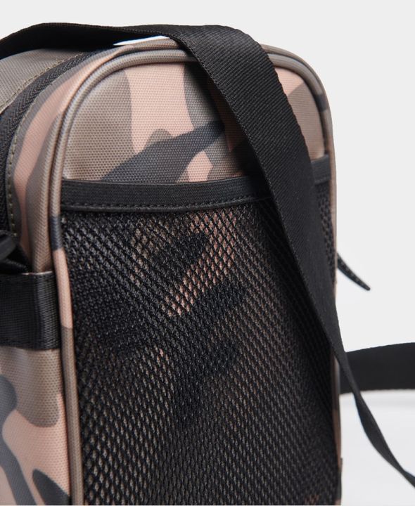 superdry-side-bag-กระเป๋าสะพายข้างสำหรับผู้ชาย-และผู้หญิง
