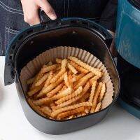 กระดาษรองกระดาษแบบใช้แล้วทิ้งหม้อทอด Air Fryer กันความร้อน50/100ชิ้นกระดาษตกแต่งอบแบบไม่พรมติดกะทะย่างกระดาษอบในครัวแผ่นรองอบ