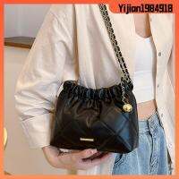 YIJIAN1984918 หนังพียู กระเป๋าทรงถัง จีบลายสก๊อต จุได้มาก กระเป๋า Crossbody แฟชั่นสำหรับผู้หญิง ลำลองแบบสบายๆ ถุงใต้วงแขน ผู้หญิงผู้หญิงผู้หญิง