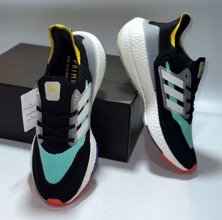 รองเท้าผ้าใบ-adidas-ultraboost-สินค้าพร้อมส่ง