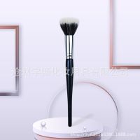 ▪ Stippling cheek is red brush fine light wool double flat single cangzhou cang makeup brush