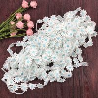 ；‘。、’ 2.4CM Wide Beautiful White Embroidered Daisy Lace Fabric 3D Flowers Lace Rion Dress Collar Hats Headwear Sewing Trimming Decor