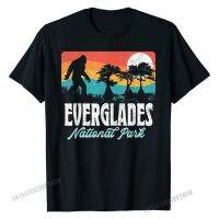 T-shirt เสื้อยืด ผ้าฝ้าย พิมพ์ลาย Everglades National Park Florida Bigfoot Swamp Ape &amp; Trees แฟชั่นฤดูร้อน สําหรับผู้ชา  K1QL