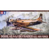 โมเดลประกอบ Tamiya 1/48 TA61073 DOUGLAS A-1J SKYRAIDER U.S.AIR FORCE