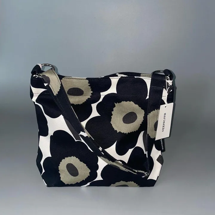 พร้อมส่ง marimekko VENNI unikko bag in black unikko กระเป๋าสะพายข้าง  ของแท้100% 