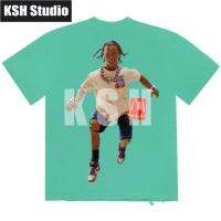 COD Letitia Robbins พร้อมส่ง! TravisScottActionFigureTee character photo print mens and womens loose short-sleeved T-shirt