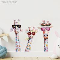 ∋ Cool Giraffe Family Colorful Nursery Wall Stickers Removable DIY Peel and Stick Wall Decals Kids Room Interior Home Decoration