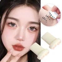 Lower Eyelashes Holding A Seal In Hand A Beautiful Eyelash Eyelash Artifact Natural Seal Simulation A9G2