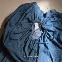 NETHIYAPHA - LONG SLEEVE DRAWSTRING TOP : Denim เสื้อแขนยาวรูดวงกลมเปิดหลัง สียีนส์ (สินค้าพร้อมส่งมีจำนวนจำกัดและจัดส่งตามคิว Pre-order 7-10 วัน)