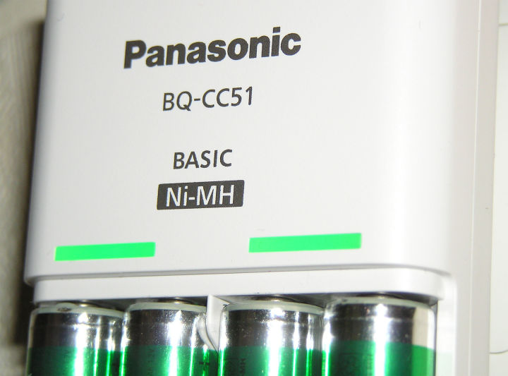 แท้-100-แท่นชาร์จ-10hr-ถ่านชาร์จ-2-ก้อน-aa-2000mah-4-ก้อน-aaa-950mah-panasonic-eneloop-battery-charger-10hr