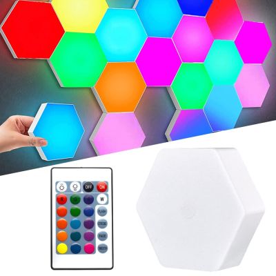 J31 RGB LED เซ็นเซอร์ไฟระบบสัมผัสทรงหกเหลี่ยมโคมไฟติดผนังดีซี5V รังผึ้งหลากสีไฟกลางคืนควบคุมโมดูลาร์สำหรับตกแต่งห้องนอน