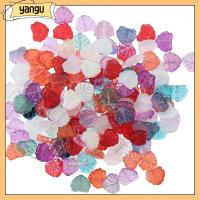 YANGU 100pcs 100ชิ้นค่ะ ลูกปัดรูปใบไม้ สีสันสดใส สีแบบสุ่ม โปร่งใสโปร่งใส กำไลข้อมือสร้อยข้อมือ กระจกสำหรับผู้หญิง ลูกปัดใบเมเปิ้ล ต่างหูรูปดอกไม้