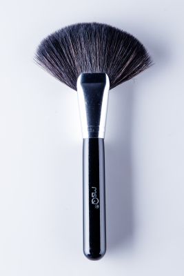 Lady Q Fan Face Brush large size แปรงปัดแป้งส่วนเกิน ขนาดใหญ่ –  สีดำ (LQ-001)