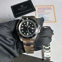 Royal Crown (รุ่น Submariner ของแท้ 100%) นาฬิกาผู้ชาย สุภาพบุรุษ ขนาดหน้าปัด 40 mm. สายสแตนเลส ของแท้ 100% มีรับประกัน1 ปีเต็ม กันน้ำ 100% ( คุณลูกค้าจะได้รับนาฬิการุ่นและสีตามภาพที่ลงไว้ และจะได้รับกล่องและของแถมครบชุดและอุปกรณ์ครบเซ็ท 100% )