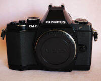 Olympus OM-D E-M5 และตัวกล้องแข็งแรงทนทาน ช่องมองภาพอิเล็กทรอนิสก์ ที่สร้างจากเทคโนโลยีสุดล้ำสมัย ช่วยให้คุณมีสมาธิในการถ่ายภาพมากยิ่งขึ้น สำหรับสร้างสรรค์ผลงานชิ้นเอก ที่เป็นมากกว่าเพียงแค่การถ่ายภาพ