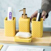 【jw】┋✿  Cerâmica Banheiro Acessórios Set Saboneteira Prato de Garrafa Washroom Toothbrush Holder Cup Suit Decoração Home 4Pcs 3Pcs