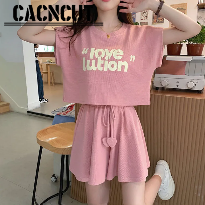 cacncut-setelan-cantik-ฤดูร้อนของผู้หญิงชุดสองชิ้นเสื้อวาฟเฟิลสำหรับเล่นกีฬากันลมกางเกงขาสั้นขากว้าง2023