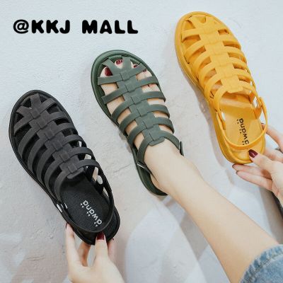 KKJ MALL รองเท้าแตะหญิง เวอร์ชั่นเกาหลี แฟชั่น ส้นเตี้ย แบนทุกแมตช์ ลากครึ่ง รองเท้าโรมัน