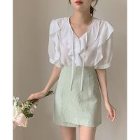 CHUUCHOP_พร้อมส่ง(C6325/C6476)✨??Erica shirt &amp; skirt เสื้อแขนสั้นแต่งริ้ว สีขาว และกระโปรงสั้นสีเขียว (ขายแยกชิ้น)