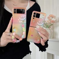 เคสโทรศัพท์สติ๊กเกอร์พลอยเทียมแบบทำมือสำหรับ Samsung กาแลคซี Z แบบ3ห่วงโซ่หัวใจรักพับได้กรอบด้านหลังโทรศัพท์สำหรับ Z Flip 4