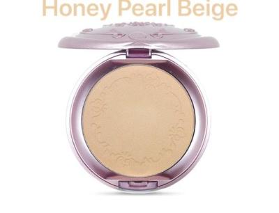 Etude Secret Beam Powder Pact #Honeypearl beige  ประกายชิมเมอร์ในเนื้อแป้ง หน้าเนียนสว่างใสและมีประกาย  ควบคุมความมันมีกลิ่นหอม เหมาะสำหรับเติมระหว่างวัน