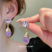 เข็มกลัดสีเงินประดับตุ้มหูผิดปกติในยุโรป และยุโรป
