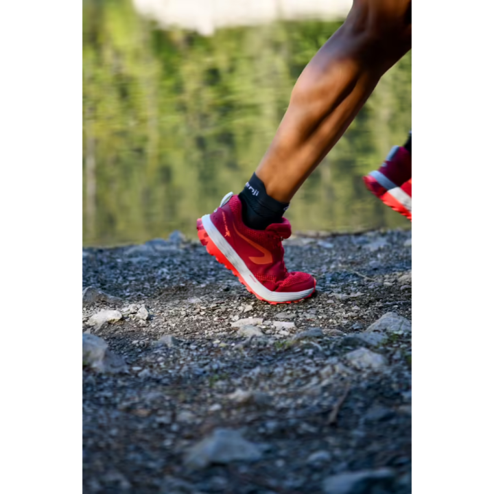 running-shoes-women-รองเท้าวิ่ง-รองเท้าวิ่งเทรล-รองเท้าวิ่งเทรลสำหรับผู้หญิง-แบรนด์-evadict-พื้นรองเท้าช่วยเพิ่มการยึดเกาะระหว่างเท้ากับพื้น