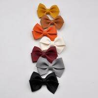 20Pcs / Lot 3Inch Handmade Faux Leather Bow Hair Clips เด็กวัยหัดเดินสาว Pigtail Bows Schoolgirl Hair Accessory