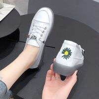 CODadoqkxDGE Kulit lembut sebenar kasut putih pelajar bernafas baharu wanita s flat Korea versi kasual slip-on pasang surut kecil daisy/x Real soft leather new breathable student white shoes women s flat Korean version casual slip-on small daisy tide