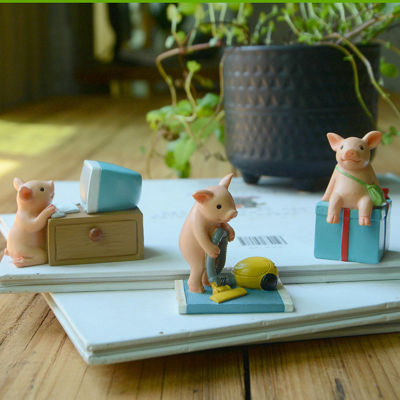 Funny Creative Simulation Miniatures Figurines Piggy Ornaments Desktop Car Doll Birthday Gift for Teacher Car Decoration Model