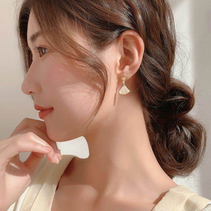 cod-fan-shaped-earrings-temperament-high-end-mosquito-coil-ear-clips-without-piercing-female-2021