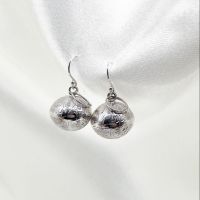 ต่างหูเงินกระดิ่ง ตอกลาย ต่างหูเงินแท้ 925 : DSP 925 Sterling Silver Earing [ESPP0163]