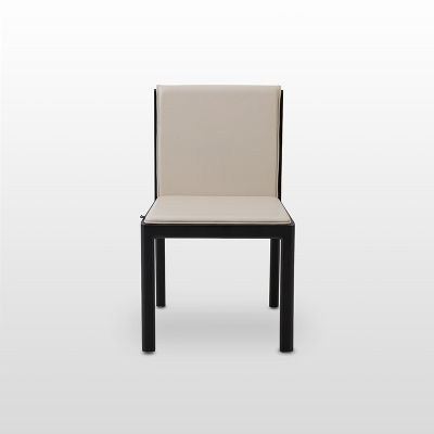 modernform เก้าอี้ GRUNTO ไม้โอ๊คสีดำ หุ้มหนังสีครีม