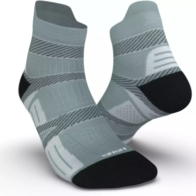 KIPRUN ถุงเท้ารัดข้อเนื้อบางสำหรับใส่วิ่ง ถุงเท้าวิ่ง มีความยืดหยุ่นสูง  ลดความระคายเคือง ป้องกันการเกิดแผลพุพองบริเวณปลายเท้าส้นเท้า