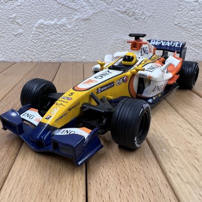 1:24สินค้าเรโนลต์สูตร1 R27 Alonso แบบจำลองรถแข่งชำรุด