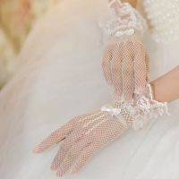 ❧▧ Ladies Short Lace Gloves Elegant Sheer Fishnet Black White Prom Party Gloves Solid Color Wedding Bridal Mittens Summer Protector