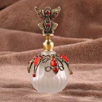 30ml Vintage Metal Glass Perfume Bottle Butterfly Style Essential Oil Dropper Container Refillable Bottles Decoration Lady Gift