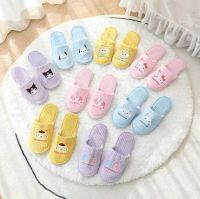 รองเท้าสลิปเปอร์ สลิปเปอร์โรงแรม รองเท้า slipper ใส่ในบ้าน งานเนื้อไม่หนา เหมาะสำหรับอากาศเมืองไทย ด้านหลังมีกันลื่น ความยาว 28 cm (11 นิ้ว)