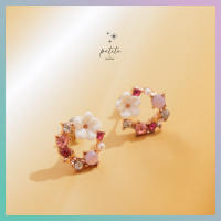 [petite by PRAKYRE]  Pink Flower Bouquet - ต่างหูไลต์เกาหลีรูปมงกุฏดอกไม้สีขาว ตกแต่งด้วยเพชรและมุกแบบสาวหวาน