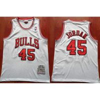 เสื้อกีฬาบาสเก็ตบอล Michael Jordan Chicago Bulls สีขาว เสื้อกีฬาแขนสั้น ลายทีม Nba 45 ชุด