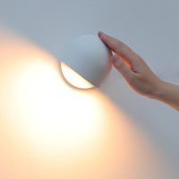 โคมไฟติดผนังในร่ม LED 350 ° สวิตช์ลดแสงแบบสัมผัส EU / UL ปลั๊กไฟติดผนัง 9W สําหรับห้องนั่งเล่นห้องนอนโคมไฟทางเดิน