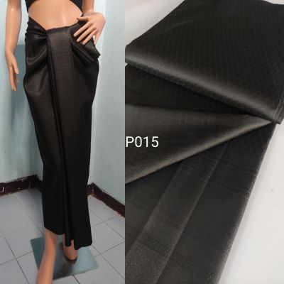 P015 ผ้าถุง สีดำ ผ้าไทย ผ้าไหมสังเคราะห์ ผ้าไหม ผ้าไหมทอลาย ผ้าถุง ผ้าซิ่น ของรับไหว้ ของฝาก ของขวัญ ผ้าตัดชุด ผ้าเป็นผ้าผืน