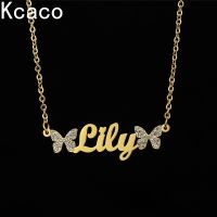 Kcaco Kalung Baja Tahan Karat ชื่อบุคคลพร้อมสร้อยจี้เพทายรูปผีเสื้อคริสตัล2ชิ้นของขวัญสำหรับผู้หญิงตัวอักษรกำหนดเอง