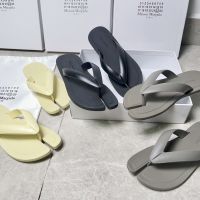 【High Quality】2023 New Summer Split Toe Flip-Flops Flip Flops Women Wear Fashionable Flat Bottom Beach Flip Flops