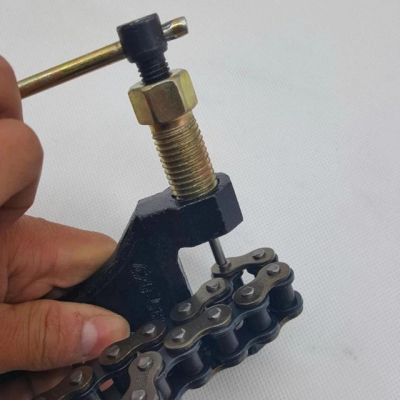 【cw】420-530 Motorcycle Chain Remover Chain Breaker Splitter Cutter Link Tool A Tricycle Bicycle Chain Cutter Removal Repair Tool ！